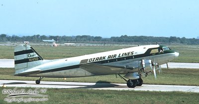 2435 DC-3 N145D Ozark.jpg