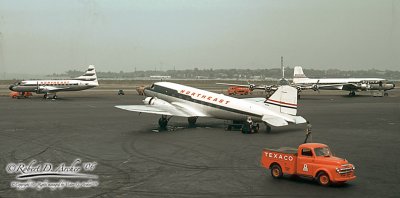 885 DC-3 N18941Northeast.jpg
