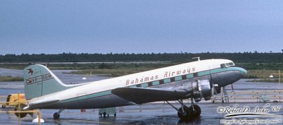 4148 DC-3 VP-BBM Bahamas.jpg