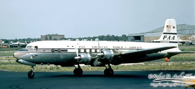 2040 DC-6 N6533C Pan AM.jpg