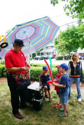 The Amazing Josh - balloon maker, Long Grove