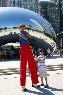 Stilt standing, Cloud Gate, Chicago