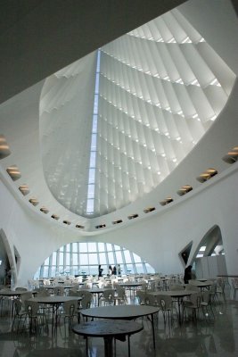 Getting ready for a wedding, Milwaukee Art Museum