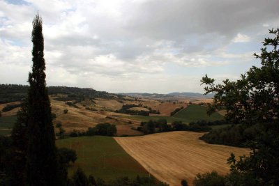 Looking toward Pienza from the Agriturismo Cretaiole.jpg