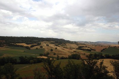 Looking toward Pienza from the Agriturismo Cretaiole 2.jpg