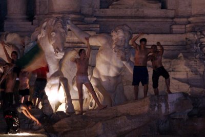 Trevi Fountain after the World Cup 5.jpg