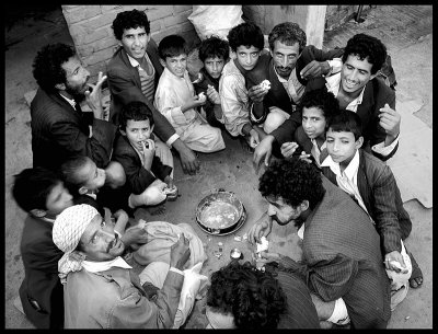 It`s a mans world !! - Men eating together in Yemen 1997 (Salta or Fahse?)