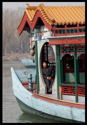 Tourist Boat i Summer Palace Harbour