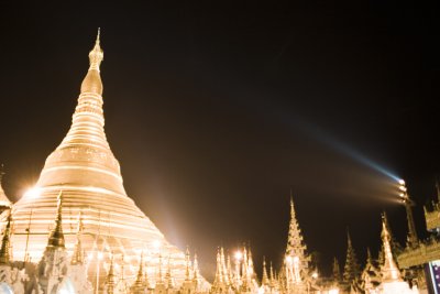 The main temple at Shwedagon, at night