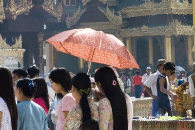 It could get quite crowded at Shwedagon