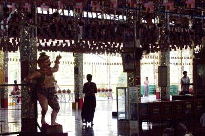 The poorly lit temple of the big seated Buddha