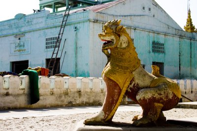 I went through a phase of obsessively photographing guardian lions