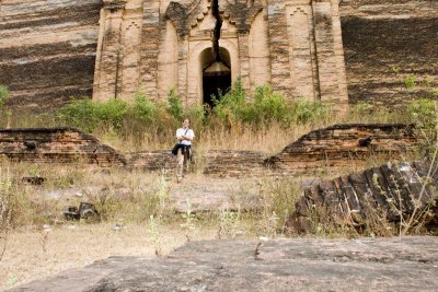 Ugly American stands in front of Mingun Paya, folds arms