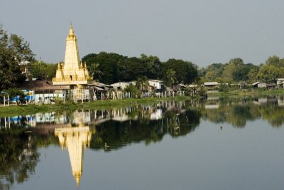 Nice golden stupa by the Irrawady (this is a creek by the Irrawady)