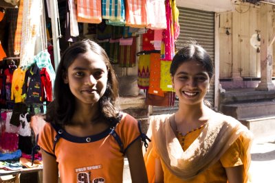 These adorable girls chatted me up on the way to the ghats