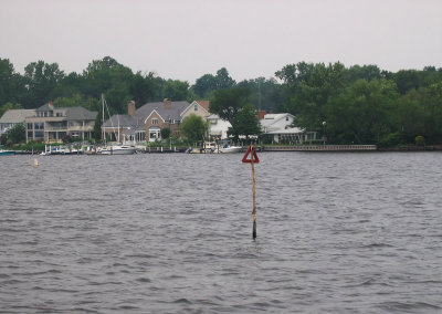 A few houses along the bay