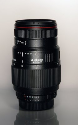 Sigma 70-300mm f/4-5.6 APO Macro Super II