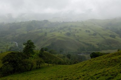 Approaching the lake from Monteverde