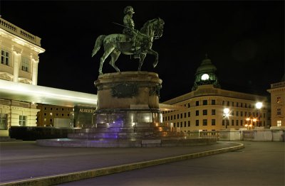 See Vienna in the night