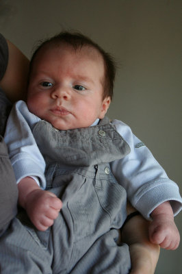 Florian dans ses premiers habits (0634)