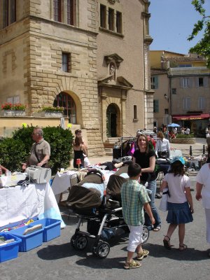 Premiere brocante à Eguilles (2321)