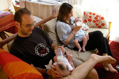 biberons en famille (P0898)