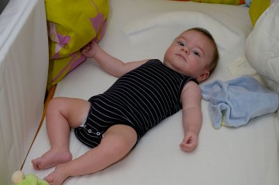 Florian dans son lit (P1088)