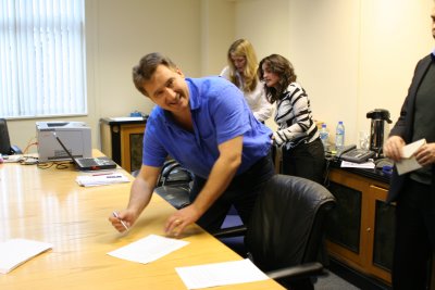 Ron signs