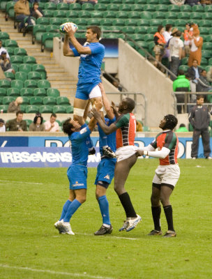 Italy v Kenya - Bum lift!