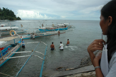 Pumpboats_arrive_Palawan Philippines.jpg