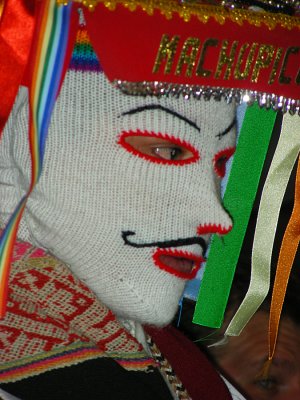 masked on da train to cuzco