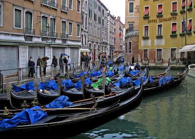 Mooring gondole in the Bacino Orseolo ..  3016_15.jpg