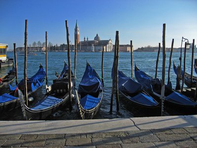 Along the Riva degli Schiavoni, looking out on the Bacino di San Marco .. 3111