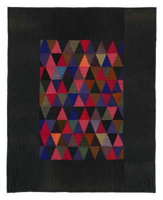 093: Triangles crib quilt, Kalona, Iowa circa 1930 41x33