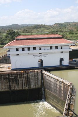 30JAN07 - Miraflores Locks