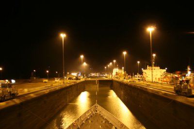 Miraflores Lock 2, Mules Pulling