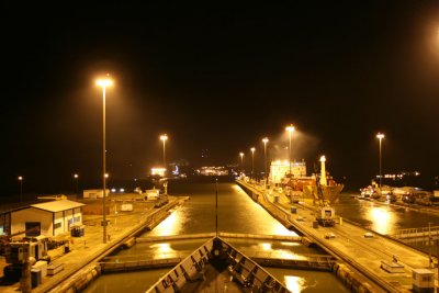 Miraflores Lock 2, Lifted