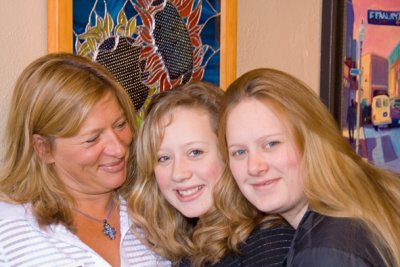 z_MG_3846 Artist-Mom with daughters.jpg