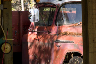 zP1020118 Old truck - f11 - tripod.jpg