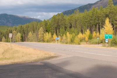 zP1020158 Lake Five sign to sign to mountains.jpg