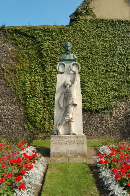 Edith Cavell monument