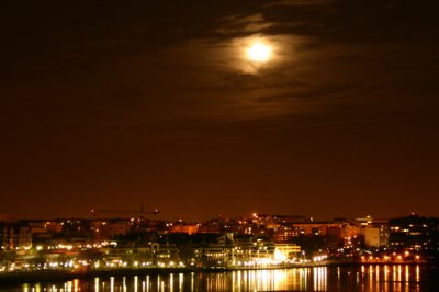 Washington D.C.--Moon Over Harbor Place