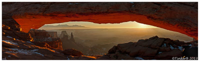 Full Mesa Arch  -Canyon Lands National Park