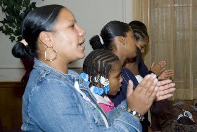 FourGirlsClapping_0085.jpg