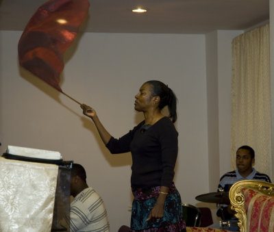 WomanWFlag_0086.jpg