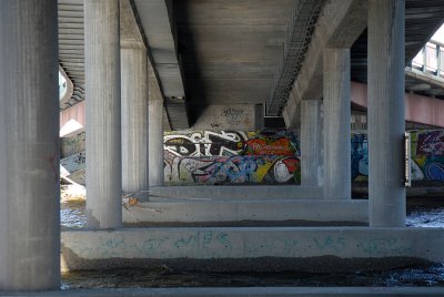 Grafitti under Landfallya Brua.jpg