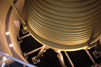 World's largest tuned mass damper atop the Taipei 101
