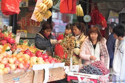 Market at Chinatown in New York.jpg