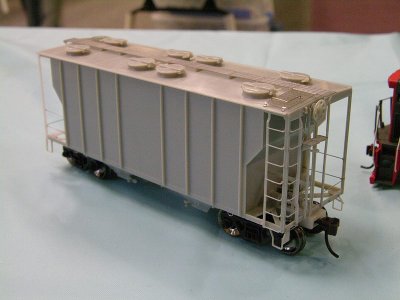 Athearn 2600 cu. ft. covered hopper - multiple variations