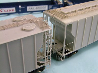 New Athearn 2600 cu. ft. covered hopper